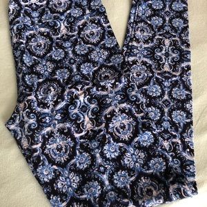 🔥HOT PRICE🔥 Lularoe Tall&Curvy leggings